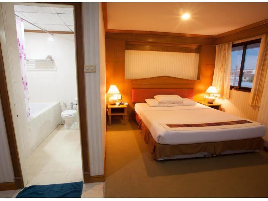 Imperial Sakon Hotel サコンナコン エクステリア 写真
