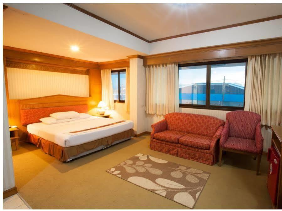 Imperial Sakon Hotel サコンナコン エクステリア 写真